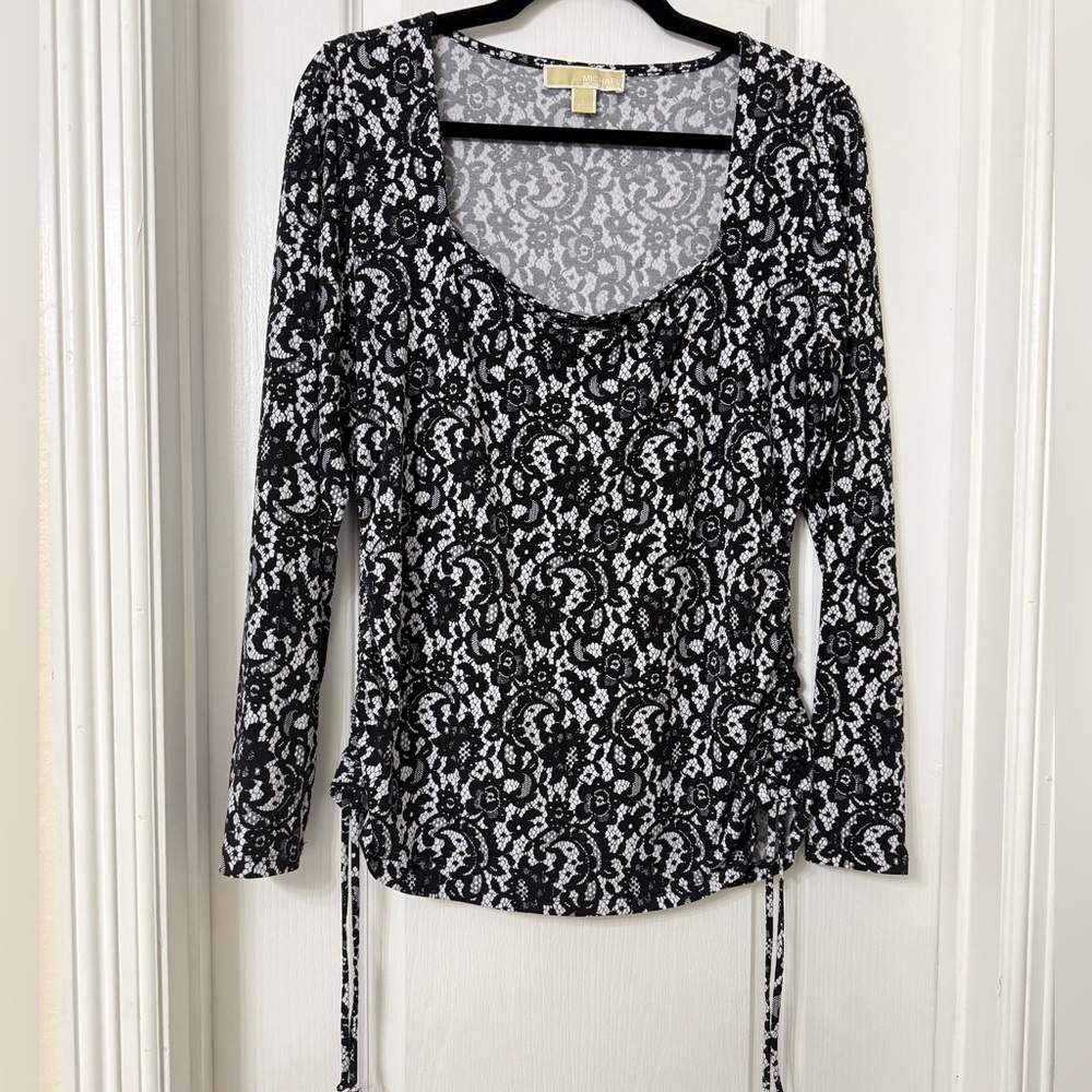 MICHAEL KORS LACE PATTERN SQUARE NECK RUCHED-SIDE BLACK WHITE BLOUSE SIZE L